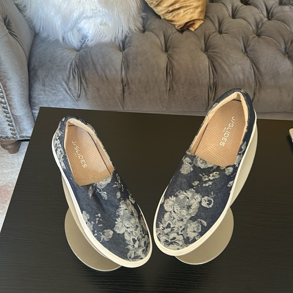 J/SLIDES Shoes - J Slides NYC Women's 8.5 Slip On‎ Denim Casual floral print denim.